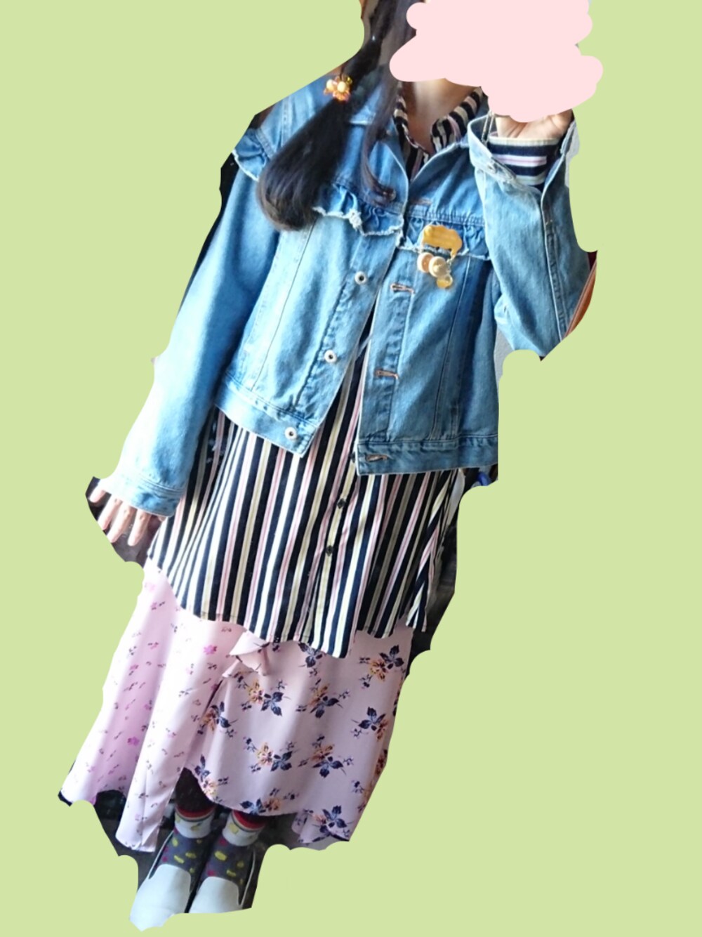 「ハンドメイド、レイヤードスタイル、古着、柄×柄、ストライプ、フルーツ柄、花柄」｜「GUのアイテム（デニムジャケット、ブルー系）」を使った、えりちゃんさん（レディース・161cm）の夏コーディネートの1枚目の写真