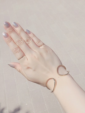 「アイテム（バングル/リストバンド）」を使った、田村有沙さん（レディース・163cm）の夏コーディネート