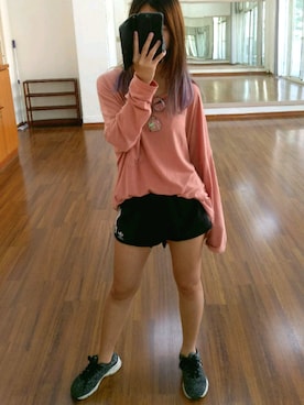 「adidas（アディダス）のアイテム（カーゴパンツ、ブラック系）」を使った、Evelyn Haung さん（レディース・157cm）の夏コーディネート