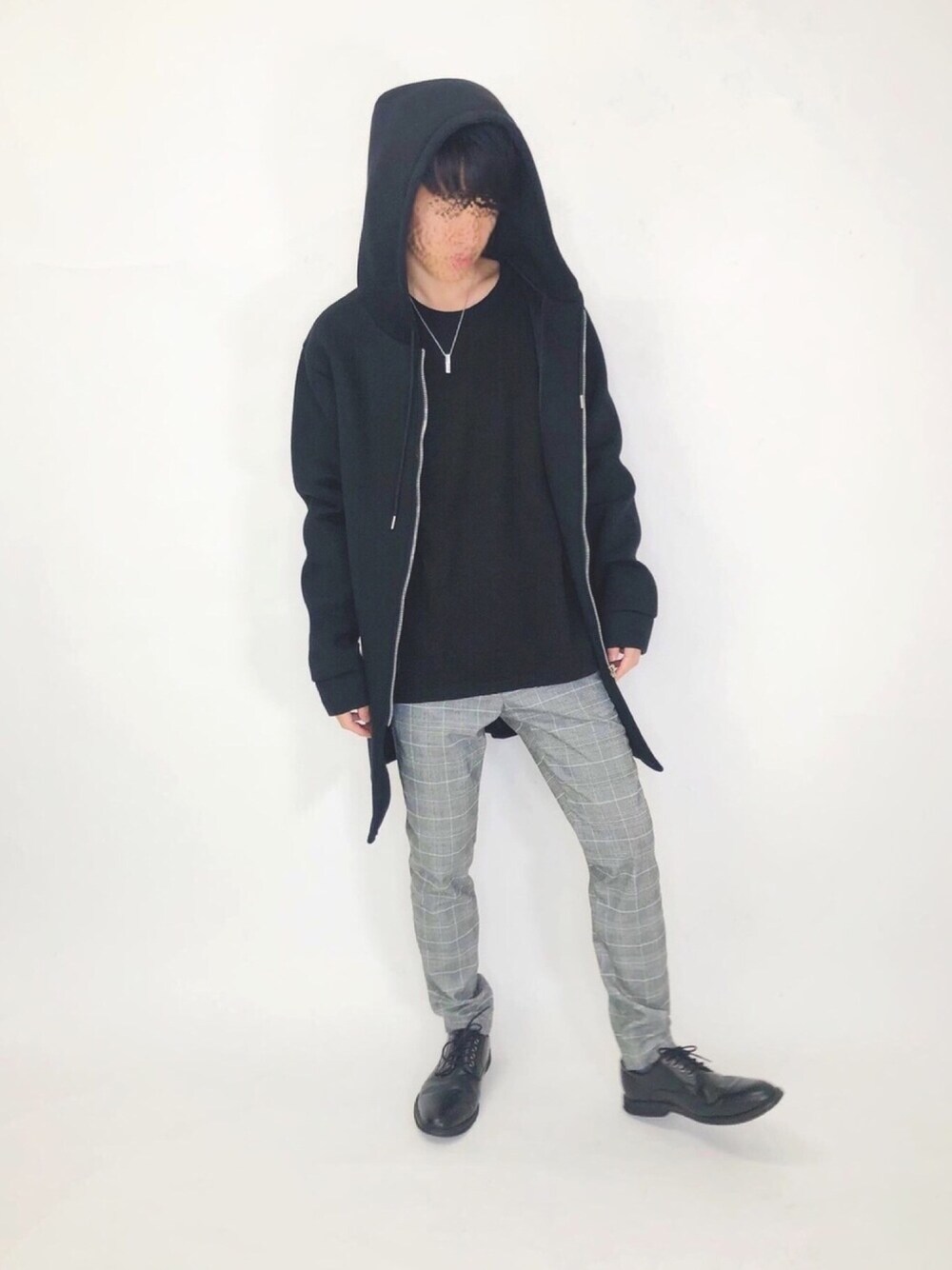 「おしゃれさんと繋がりたい、秋冬コーデ、ブラック、いいね、save、フォローお願いします🤑、秋のコーデ、韓国ファッション、ゆるコーデ」｜「Koreaのアイテム（トレンチコート、ブラック系）」を使った、YaHaTaさん（メンズ・170cm）の秋コーディネートの1枚目の写真
