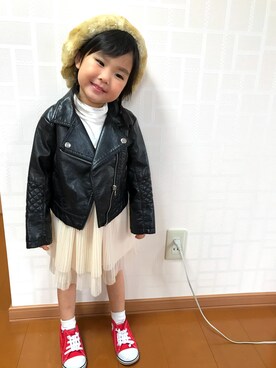 「H&M（エイチ・アンド・エム）のアイテム（ライダースジャケット、ブラック系）」を使った、pomu&riri さん（キッズ・90cm）の春コーディネート