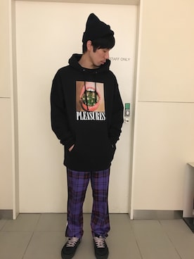 「PLEASURES（プレジャー）のアイテム」を使った、KAWAKITA SHOICHIさん（メンズ・175cm）の春コーディネート