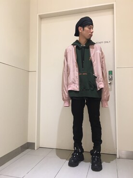 「アイテム（MA-1、ピンク系）」を使った、KAWAKITA SHOICHIさん（メンズ・175cm）の秋コーディネート