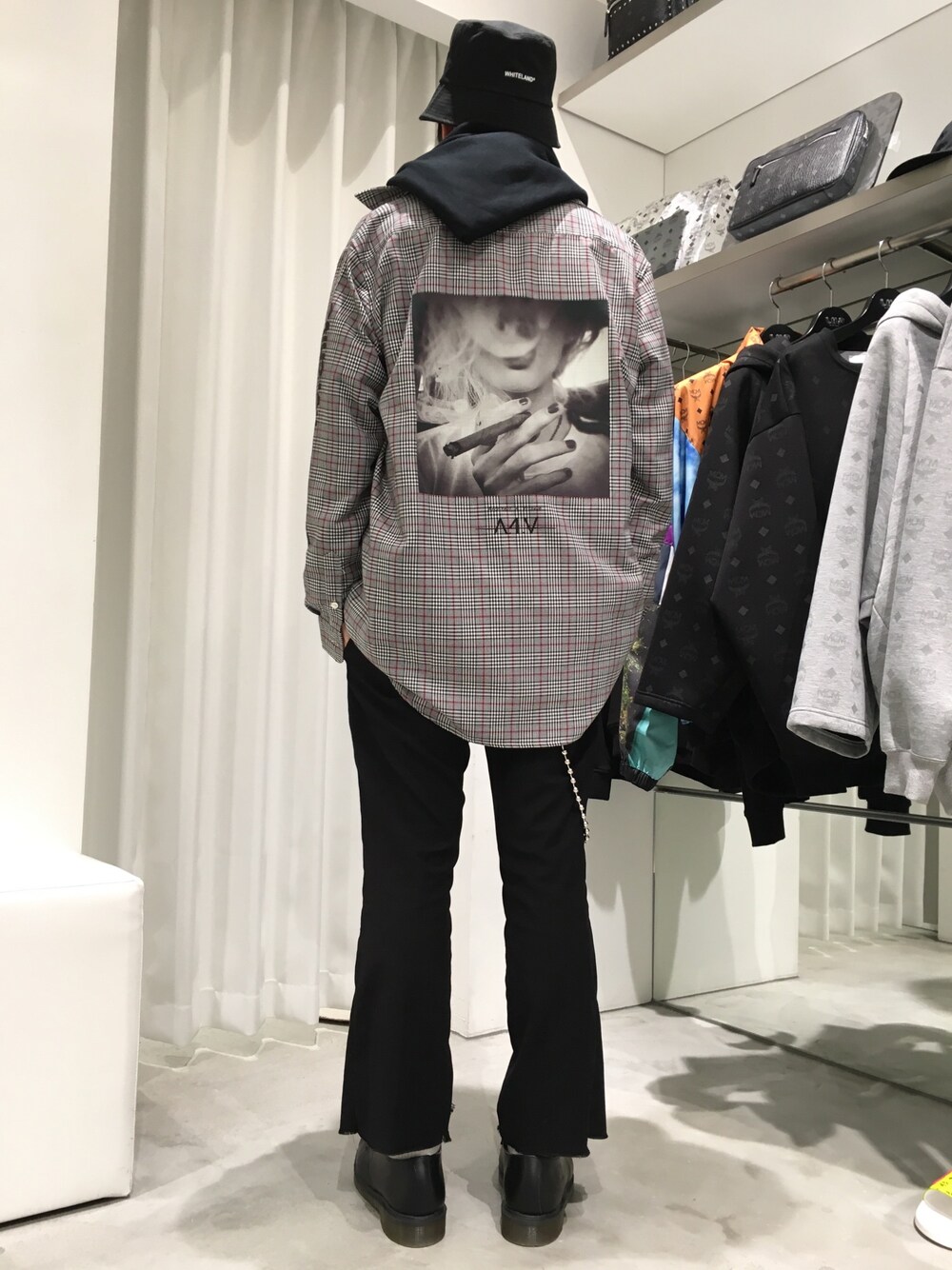 「LHP、L.H.P、WHITELAND BLACKBURN、whiteland、A4A」｜「L.H.P Private BrandのA4A/エーフォーエー/NIGHT GLOW SHIRTS/ナイトグロープリントチェックシャツ（シャツ/ブラウス、レッド系）」を使った、KAWAKITA SHOICHIさん（メンズ・175cm）の冬コーディネートの1枚目の写真