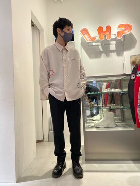 「soe（ソーイ）のアイテム（パンツ）」を使った、KAWAKITA SHOICHIさん（メンズ・175cm）の秋コーディネート