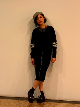 「b+ab（ビープラスエービー）のアイテム（その他トップス、ブラック系）」を使った、Kiu Tsz Lamさん（レディース）の秋コーディネート
