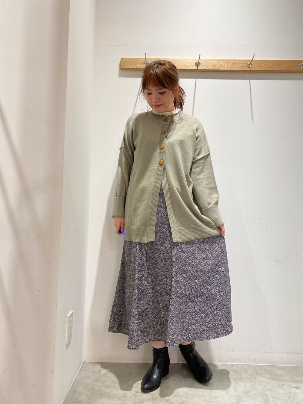 「冬コーデ、earth music&ecology、おしゃれさんと繋がりたい、大人ガーリー、マルチWAY、3way」｜「earth music&ecologyの3WAYニットチュニック ＊（ニット/セーター、グリーン系）」を使った、マナさん（レディース・161cm）の冬コーディネートの1枚目の写真