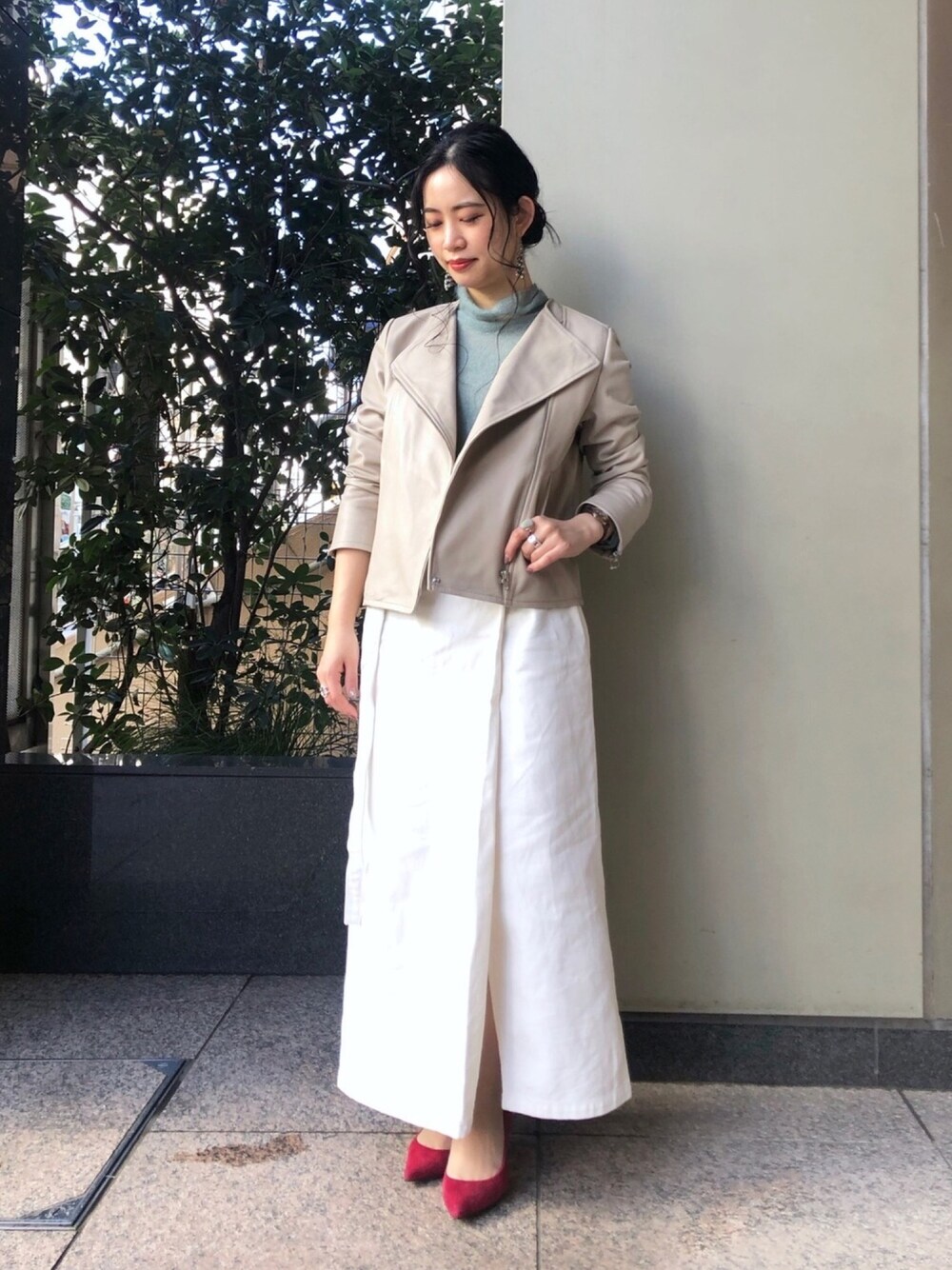 「シンプル、大人カジュアル、休日スタイル、ハイウエスト、低身長、低身長コーデ、BCSTOCK、プチプラミックス、ミントグリーン、ホワイトスカート」｜「B.C STOCKのホワイト（スカート、ホワイト系）」を使った、asakoさん（レディース・153cm）の冬コーディネートの1枚目の写真