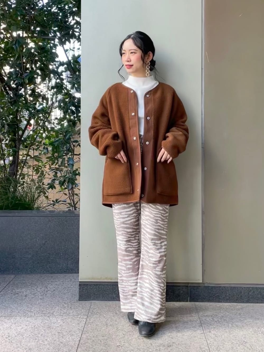 「BEN DAVIS、カジュアル、B.C STOCK、低身長、プチプラ、ゼブラ柄、パンツスタイル、メンズアイテム、ブラウン、ベージュ」｜「BEN DAVISのアイテム（ジャケット/アウター、ブラウン系）」を使った、asakoさん（レディース・153cm）の冬コーディネートの1枚目の写真