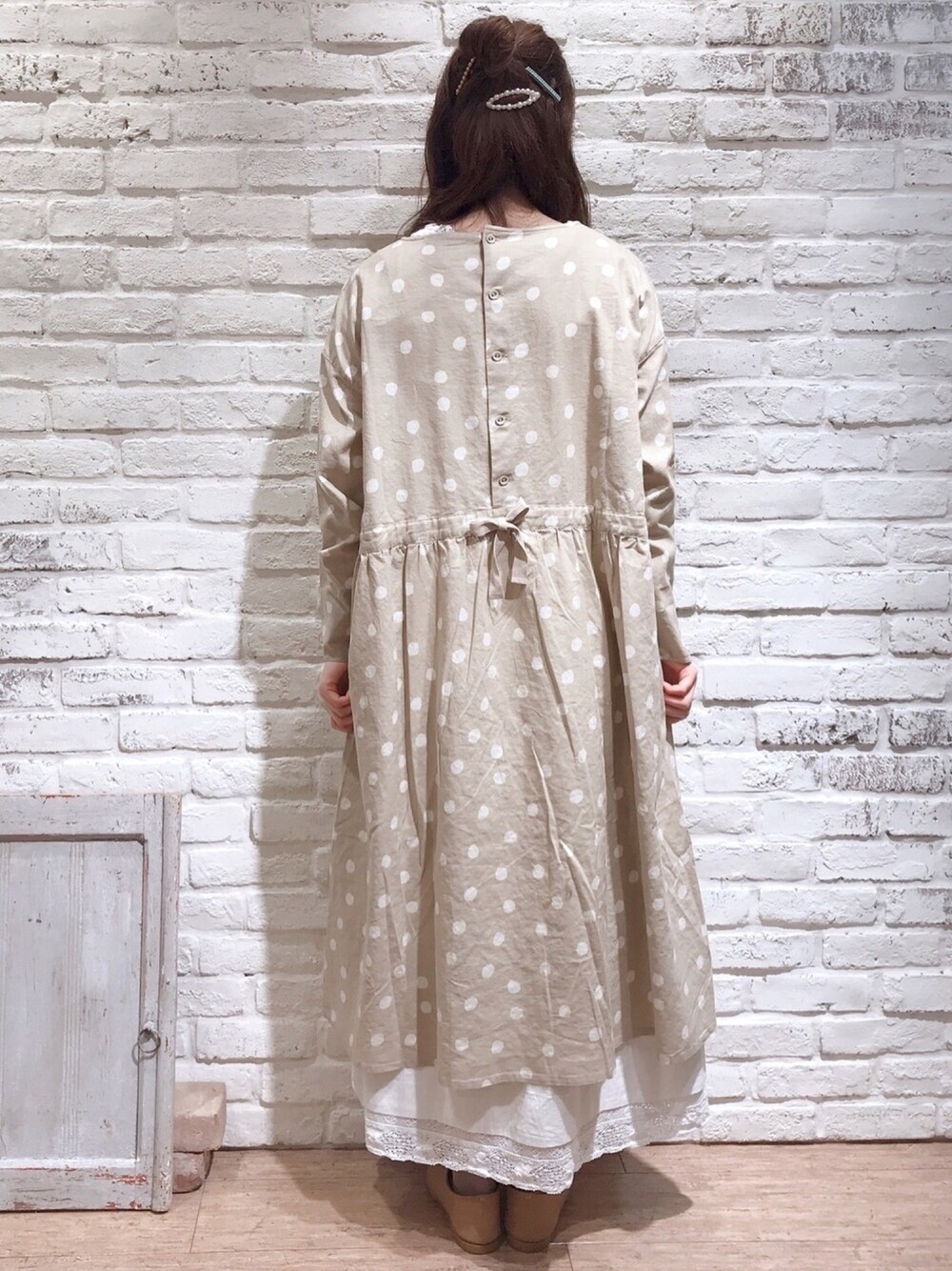 「Samansa Mos2、SM2、サマンサモスモス、ワンピース、レース、ナチュラル、ベージュ、ドット、春カラー」｜「Samansa Mos2のドット柄後ろリボンワンピース（ワンピース、ベージュ系）」を使った、なかお⚘さん（レディース・165cm）の春コーディネートの1枚目の写真