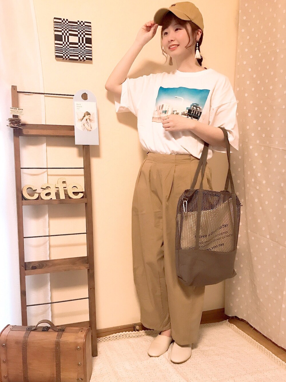 「Samansa Mos2、Samansa Mos2 blue、so4u、シンプルコーデ、カジュアルコーデ、大人カジュアル、春夏コーデ、Tシャツ、オトナ女子、ゆるコーデ」｜「sō4ūのアイテム（Tシャツ/カットソー、ホワイト系）」を使った、なかお⚘さん（レディース・165cm）の春コーディネートの1枚目の写真