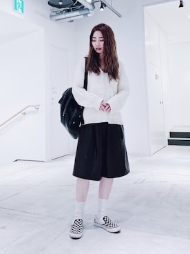 「白ニット」｜「アイテム（スリッポン）」を使った、karinさん（レディース・157cm）の秋コーディネート