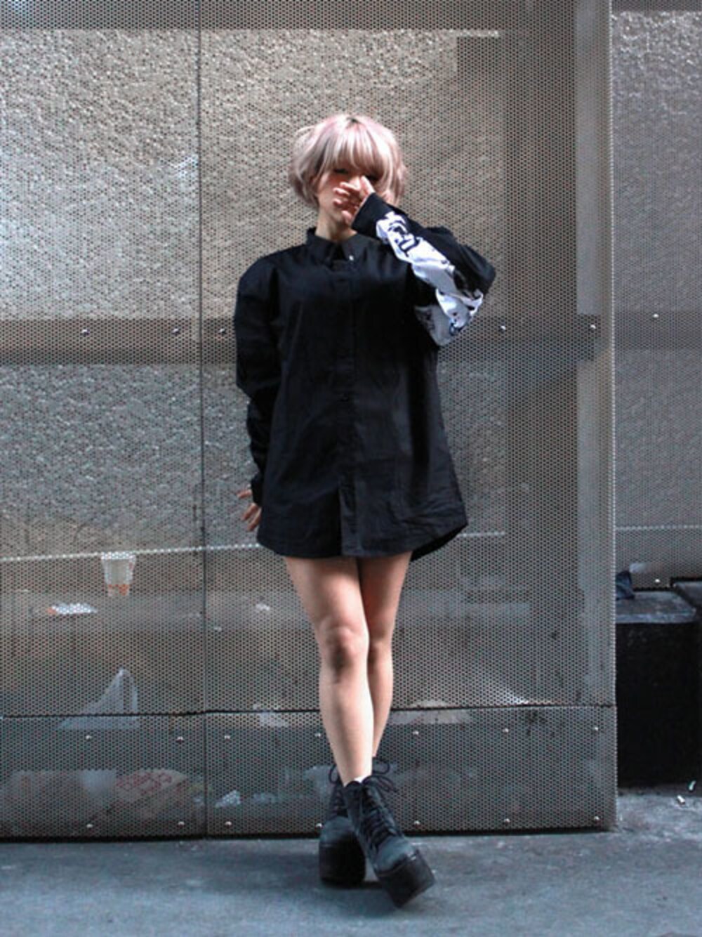 「 シャツ、THE TEST、 PLANNETbyHFRACTAL」｜「THE TESTのTHE TEST - GRAPHIC SHIRTS（シャツ/ブラウス、ブラック系）」を使った、PLANNET by H>FRACTALさん（レディース・150cm）の冬コーディネートの1枚目の写真