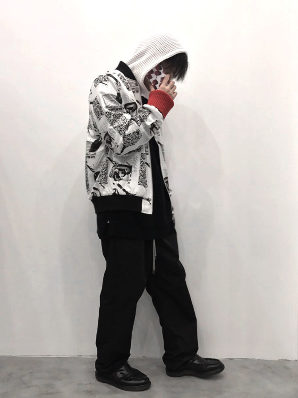 「PARADOX、MUZE、THE TEST、H＞FRACTAL、million$orchestra、PLANNET by H>FRACTAL

」｜「PARADOXのPARADOX - HOODED OVER KNIT(RED)（ニット/セーター、ブラック系）」を使った、PLANNET by H>FRACTALさん（メンズ・170cm）の冬コーディネートの1枚目の写真