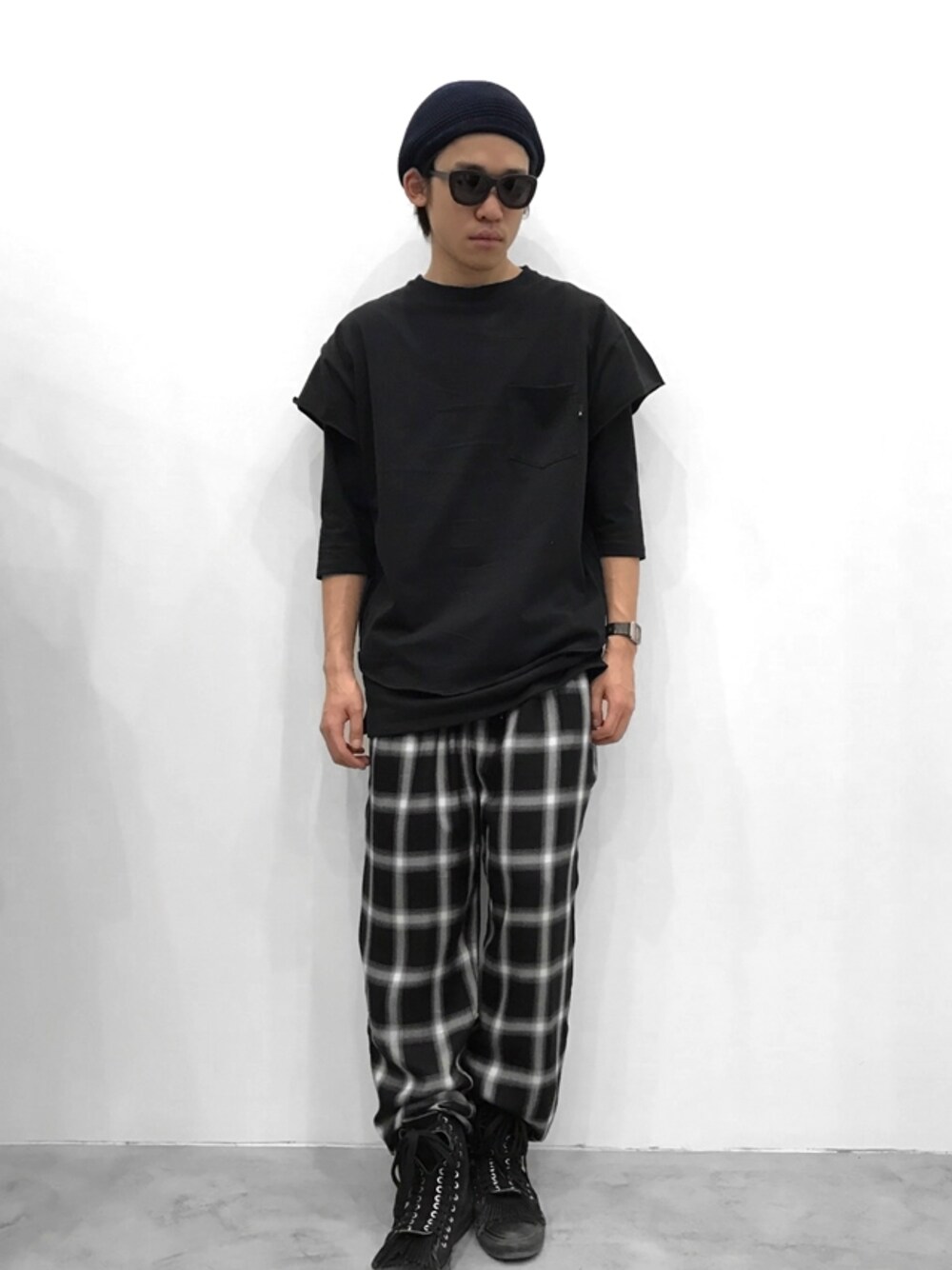 「PARADOX、モノトーン、 MUZE、THE TEST、INARI、H＞FRACTAL、PLANNET by H>FRACTAL

」｜「PARADOXのCHECK PANTS (BLACK-CHECK)（その他パンツ、ブラック系）」を使った、PLANNET by H>FRACTALさん（メンズ・178cm）の冬コーディネートの1枚目の写真