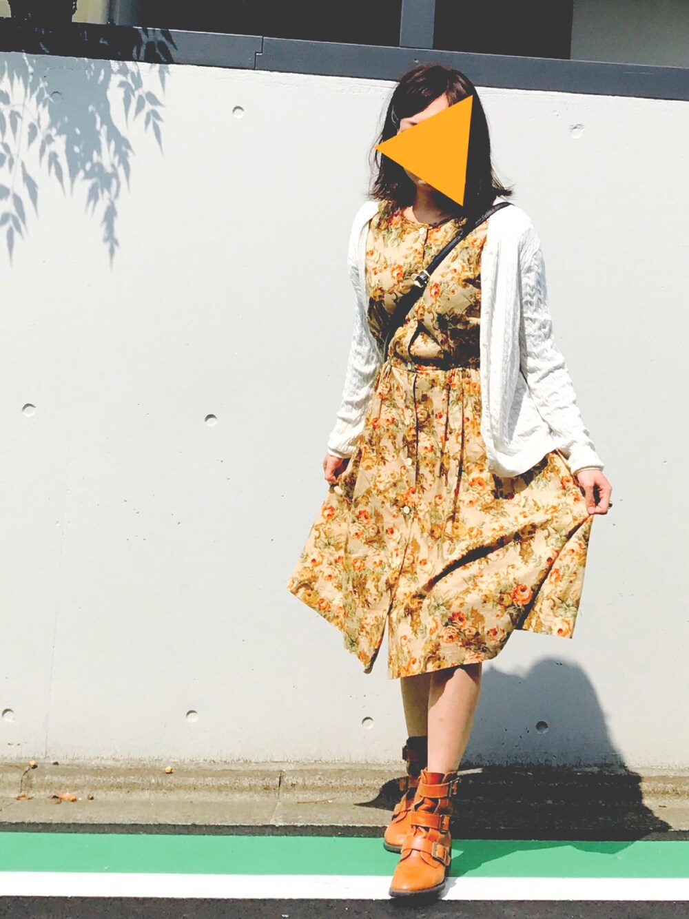 「ワンピース、ワンポイント、ヴィンテージ、vintage、Vivienne Westwood、ドクターマーチン、Dr.Martens、おさがり、ママのお下がり、白カーディガン」｜「FREAK'S STOREのケーブルカーディガン（カーディガン/ボレロ、ホワイト系）」を使った、micha.x.!さん（レディース・160cm）の春コーディネートの1枚目の写真
