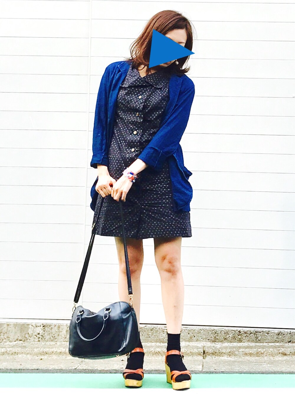 「60’s、ミニワンピ、ヴィヴィアンウエストウッド、サンダルに靴下、サンダル、Vivienne Westwood、vintage、青ジャケット、gomme」｜「gommeのアイテム（テーラードジャケット、ブルー系）」を使った、micha.x.!さん（レディース・160cm）の春コーディネートの1枚目の写真