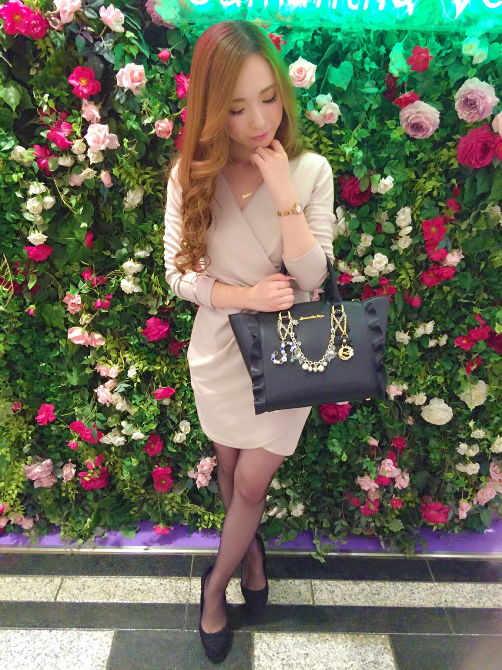 「フリル、ワンピース、恋叶バッグ、Samantha Vega、サマンサベガ、shibuya109、渋谷109」｜「SAMANTHAVEGAの【CM着用】フラワーチャーム付きフリルトート小（ハンドバッグ、ブラック系）」を使った、ふーちゃんさん（レディース・155cm）の冬コーディネートの1枚目の写真