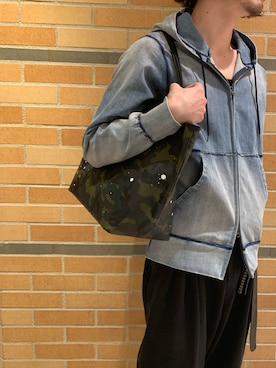 「surt（サート）のアイテム（トップス）」を使った、せおさん（メンズ・178cm）の春コーディネート
