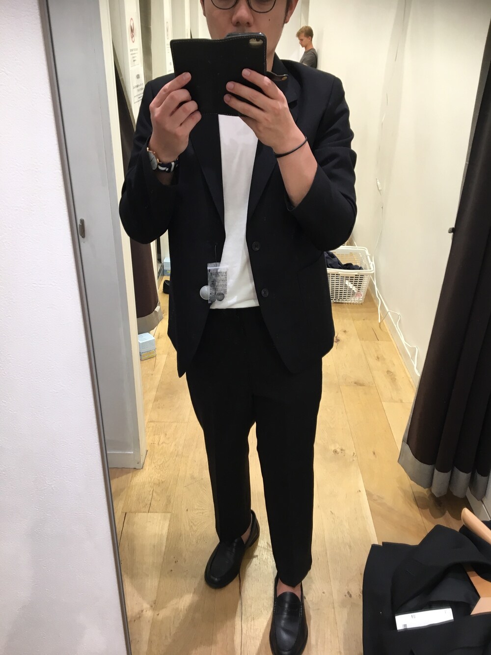 「UNIQLOU、2018ＡＷ、セットアップ、Daniel Wellington、ローファー、PLST、NUMBER (N)INE」｜「UNIQLOのアイテム（テーラードジャケット、ブラック系）」を使った、Kodaiさん（メンズ・172cm）の秋コーディネートの1枚目の写真