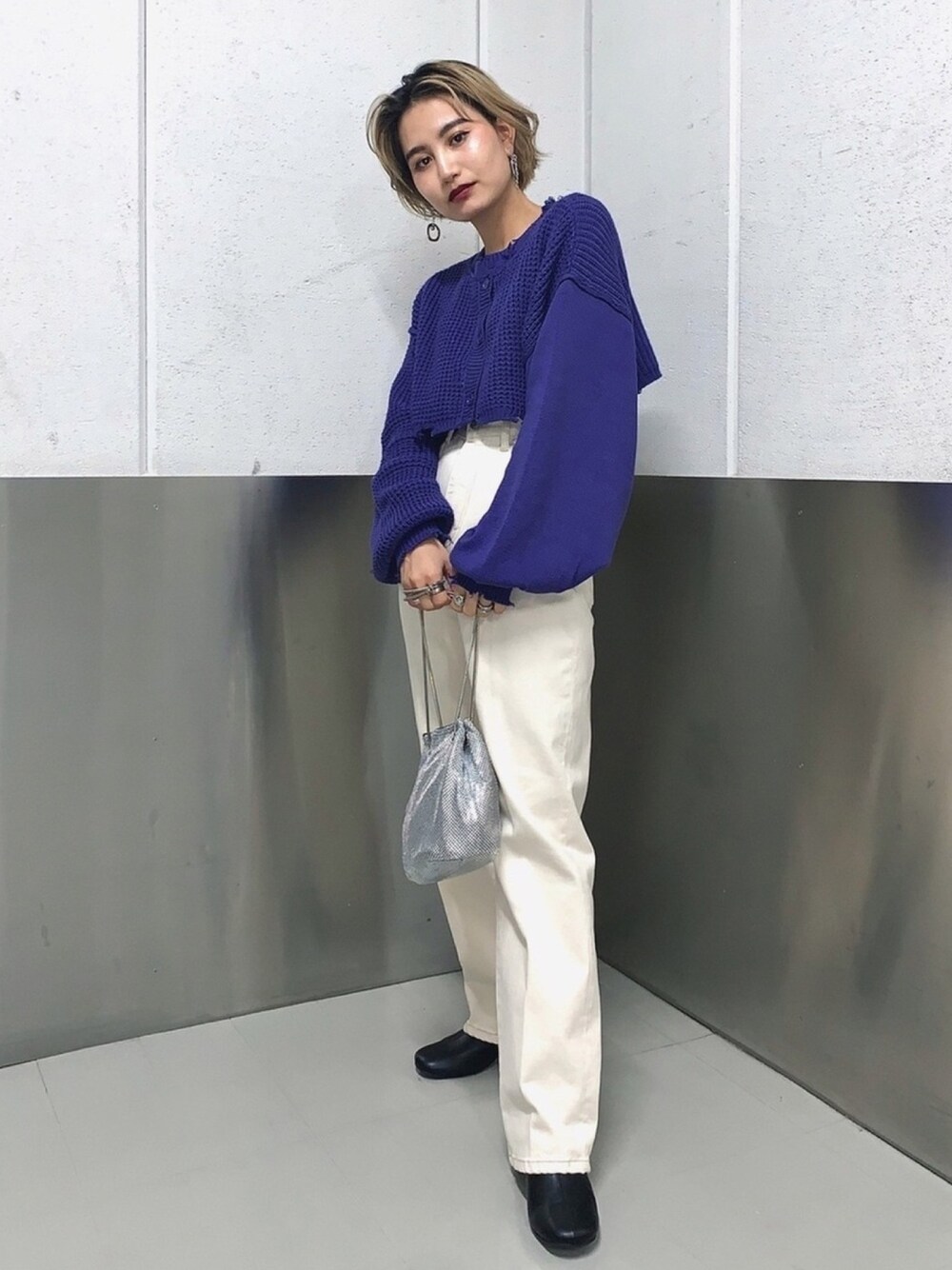 「秋コーデ、ショートニット、デニム、マルチウェイ、マルチセパレートニット、ショートブーツ、大人カジュアル、WHO’S WHO gallery、wwg、メンズライク」｜「WHO'S WHO galleryのマルチセパレートニット（ニット/セーター、パープル系）」を使った、CHIHONさん（レディース・158cm）の秋コーディネートの1枚目の写真