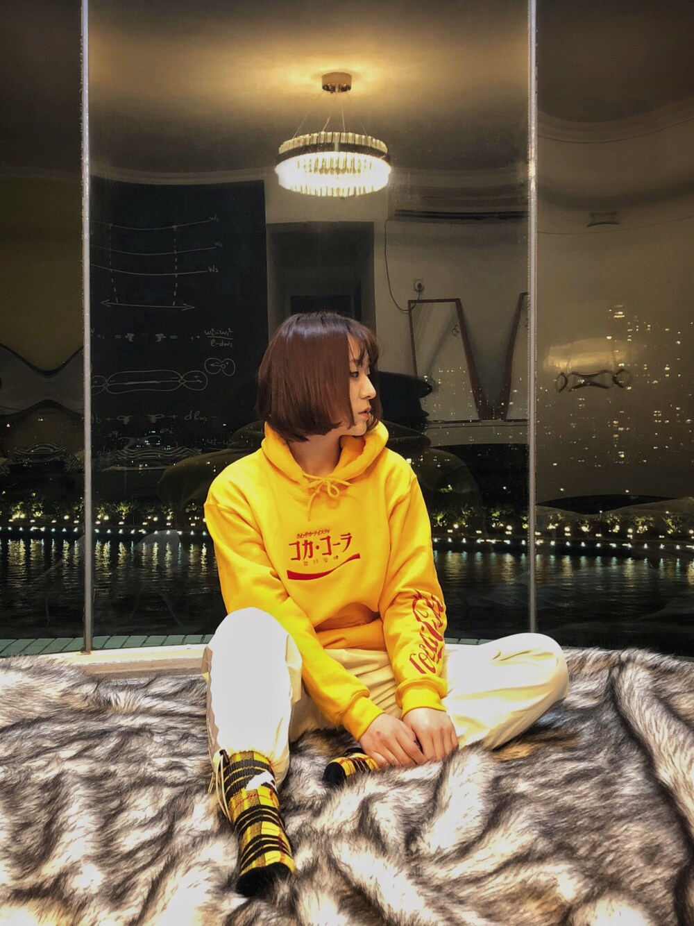「PALACEのアイテム（ファッション雑貨、イエロー系）」を使った、单小姐不喜欢起名字さん（レディース・166cm）の春コーディネートの1枚目の写真