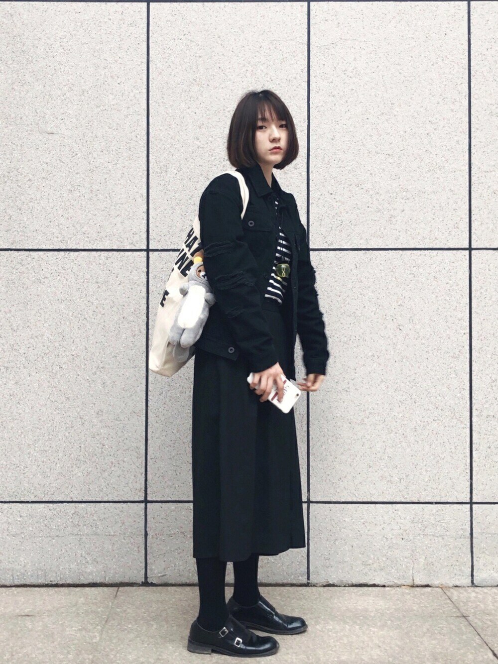 「TYAKASHAのアイテム（音楽/本・雑誌、イエロー系）」を使った、单小姐不喜欢起名字さん（レディース・166cm）の春コーディネートの1枚目の写真