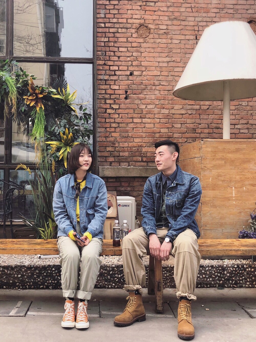 「CONVERSEのアイテム（その他シューズ、オレンジ系）」を使った、单小姐不喜欢起名字さん（レディース・166cm）の春コーディネートの1枚目の写真