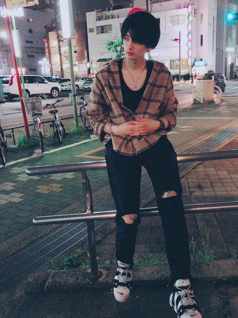 「ビッグシルエット、韓国ファッション、シンプルコーデ、夏コーデ、スニーカー、プチプラコーデ、streetstyle」｜「ASCLOのアイテム（チノパンツ、ブラック系）」を使った、オロnineさん（メンズ・171cm）の夏コーディネートの1枚目の写真