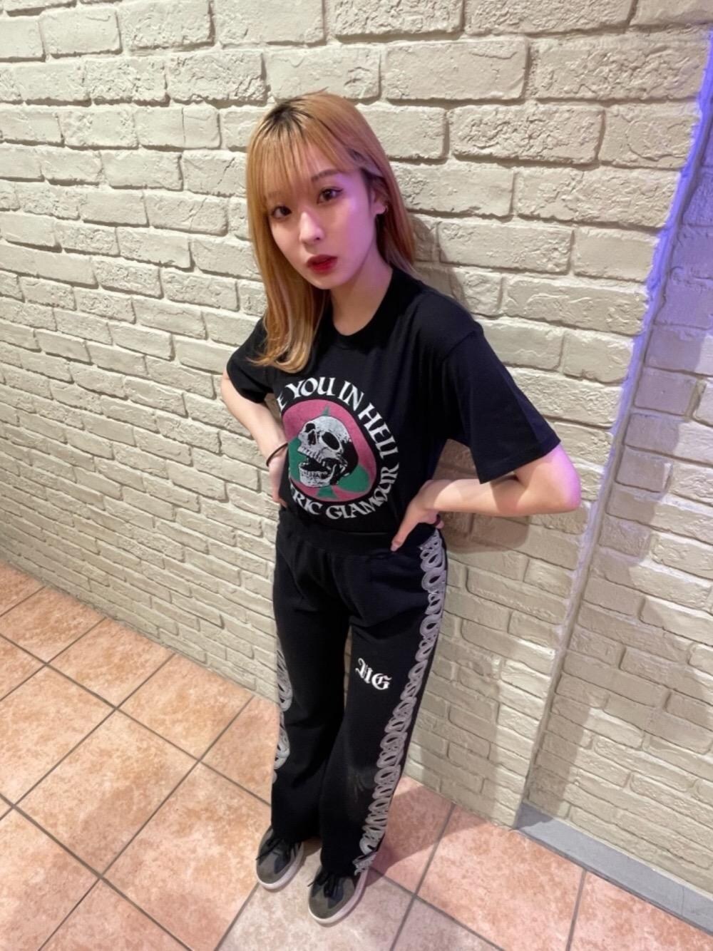 「ヒステリックグラマー、ストリートコーデ、ロックコーデ、グランジコーデ、70'sコーデ、春こーで、hysteric glamour、90'sコーデ、Ｔシャツ、シンプルこーで」｜「HYSTERIC GLAMOURのSNAKE LOOP スウェットパンツ（スウェットパンツ、ブラック系）」を使った、SORAさん（レディース・158cm）の春コーディネートの1枚目の写真