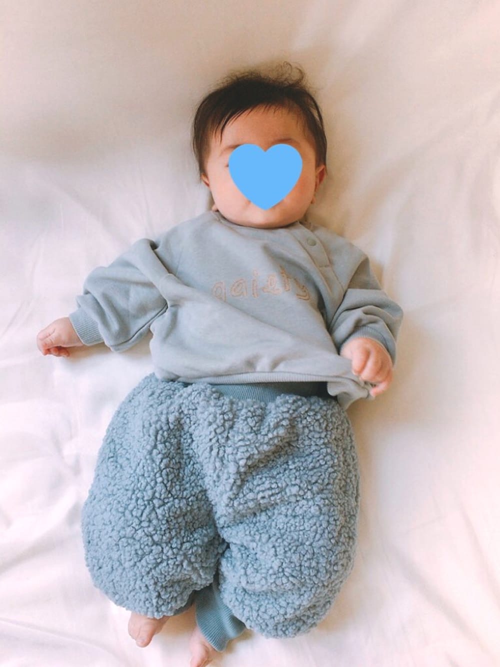 「男の子コーデ、０歳、モコモコパンツ、MTM」｜「Birthdayのアイテム（スウェット、ブルー系）」を使った、kaakunさん（キッズ・60cm）の冬コーディネートの1枚目の写真