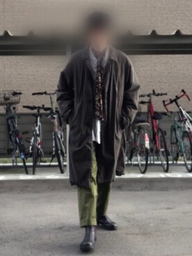 「緑」｜「アイテム（ステンカラーコート）」を使った、わーきさん（メンズ・173cm）の秋コーディネート