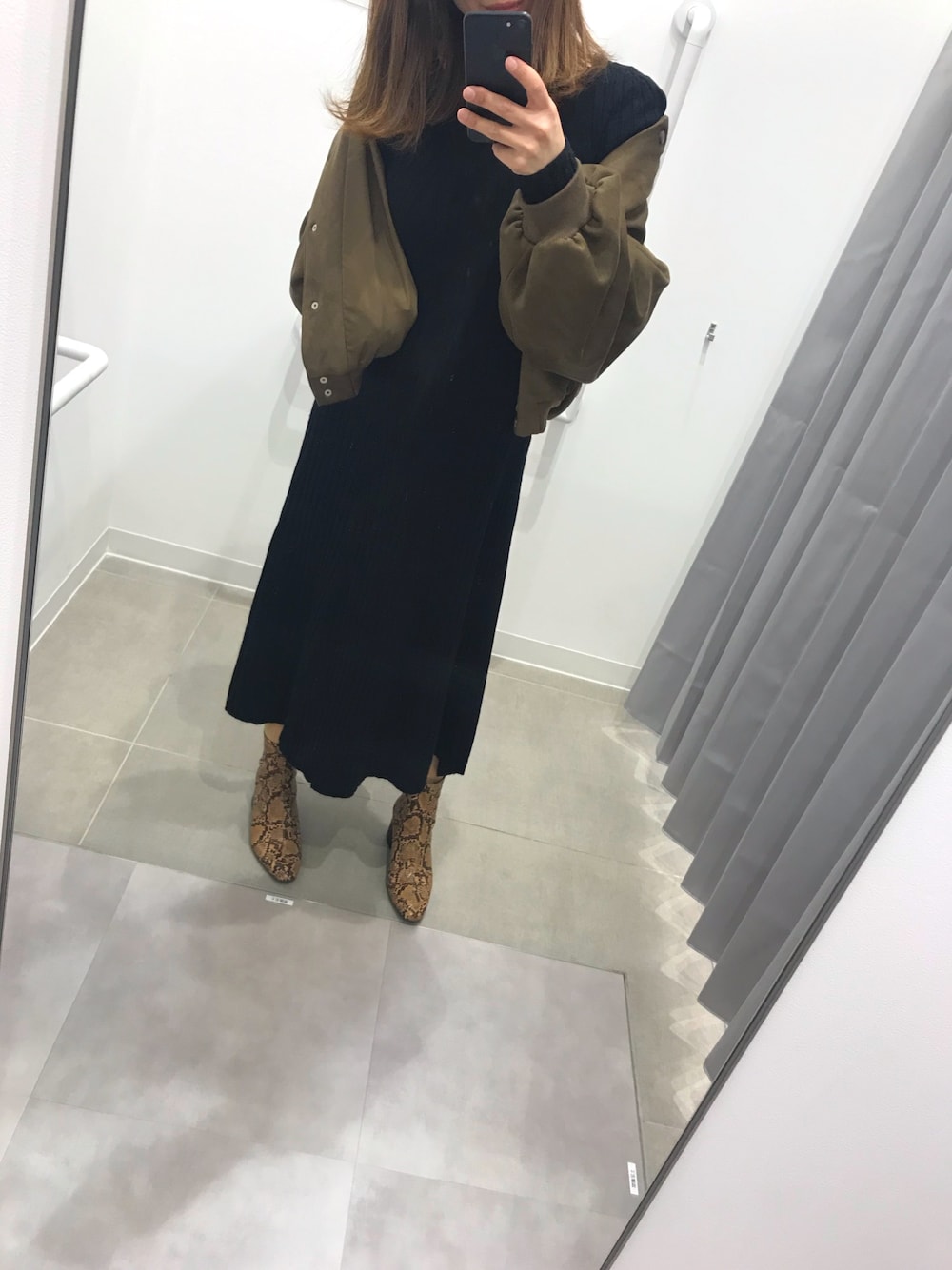 「パイソン柄、ZARA、UNIQLO、ロングワンピース、ニットワンピース、シンプル、マタニティ、妊婦」｜「UNIQLOのアイテム（ワンピース、ブラック系）」を使った、9mm9さん（レディース・161cm）の冬コーディネートの1枚目の写真