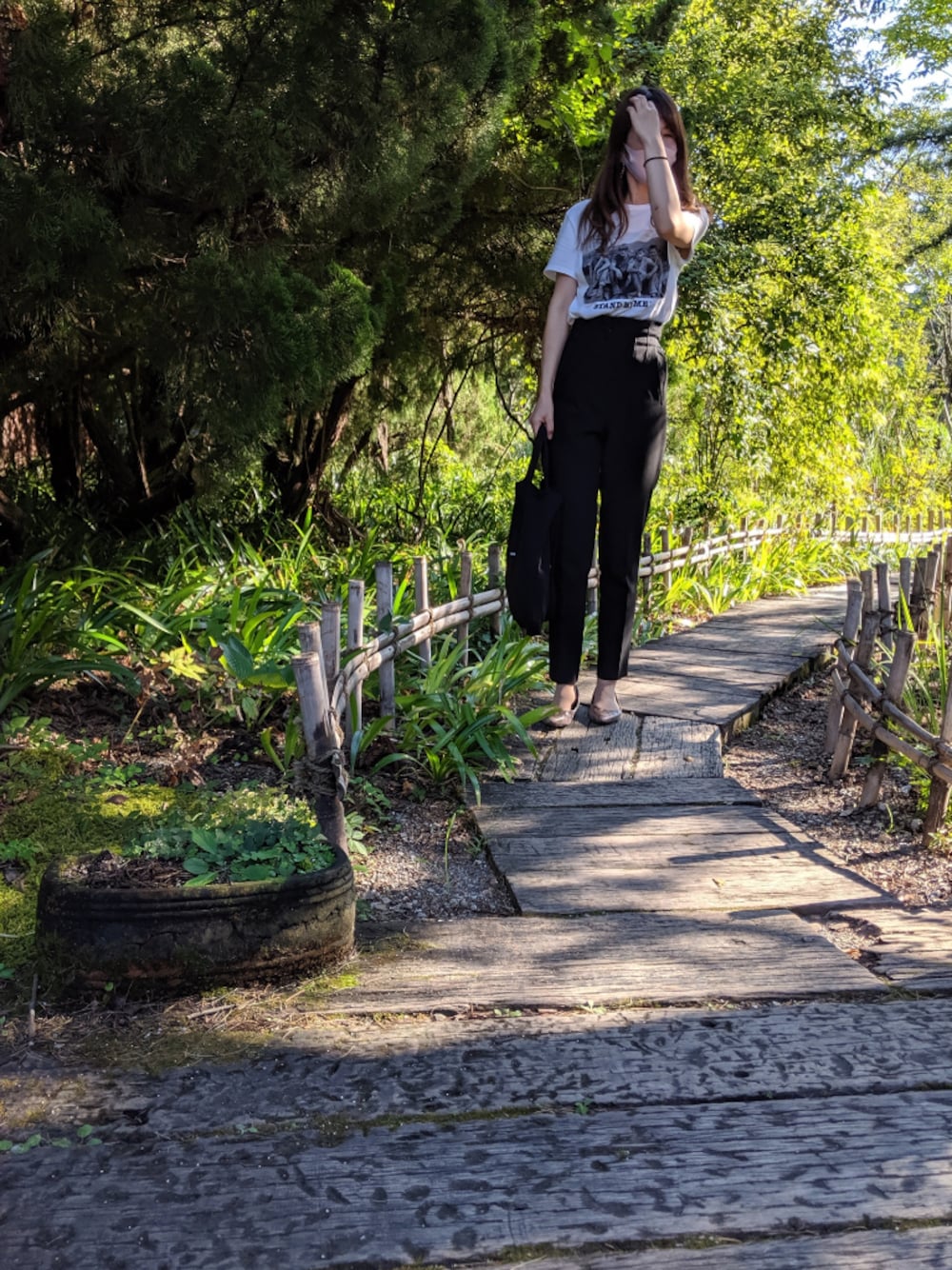 「公園スタイル、カジュアル、オトナカジュアル、おしゃれさんと繋がりたい、ハイウエスト、スタンド・バイ・ミー、フォトT、ZARA、GU」｜「ZARAのアイテム（パンツ、ブラック系）」を使った、9mm9さん（レディース・161cm）の秋コーディネートの1枚目の写真