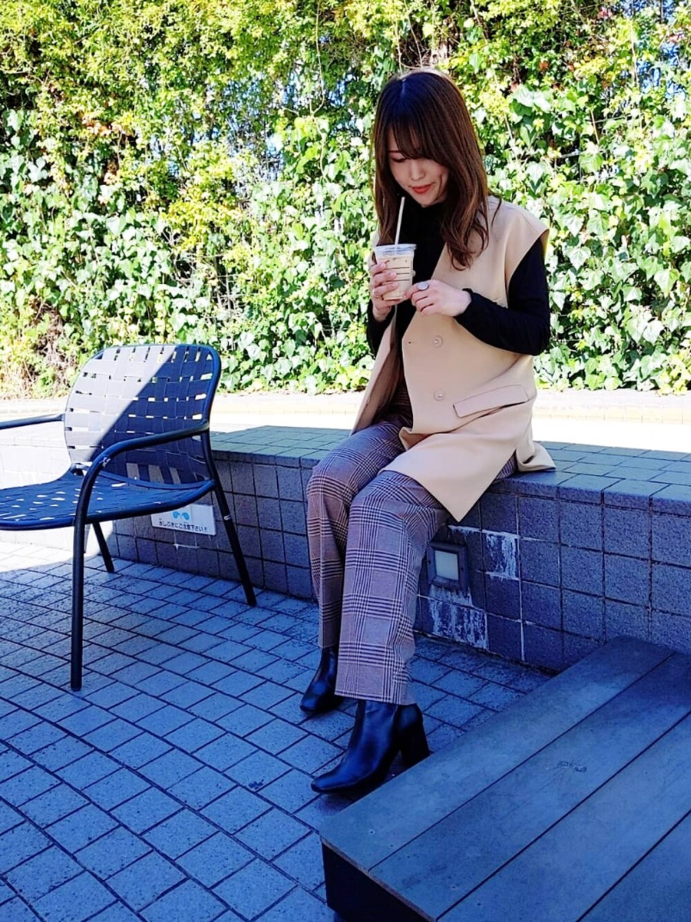 「ベスト、チェックパンツ、シアートップス、ZARA、GU、おしゃれさんと繋がりたい、休日スタイル」｜「ZARAのアイテム（パンツ、その他）」を使った、9mm9さん（レディース・161cm）の秋コーディネートの1枚目の写真