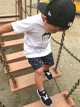 「NEW ERA（ニューエラ）のアイテム（キャップ、ブラック系）」を使った、Kai☺︎Reiさん（キッズ・100cm）の秋コーディネート