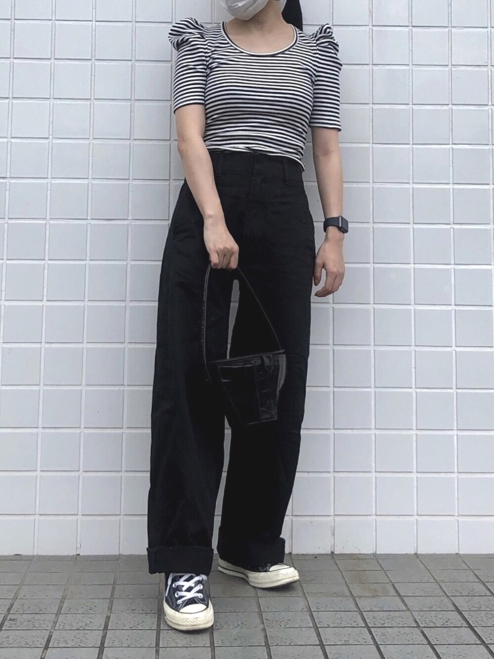 「ボータートップス、夏、スニーカーコーデ、ラフスタイル、今日のコーデ、モノトーン、モノトーンコーデ」｜「dwstyleのアイテム（トップス、ブラック系）」を使った、misakiさん（レディース・151cm）の夏コーディネートの1枚目の写真