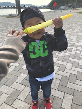 「DC（ディーシー）のアイテム（パーカー、ブラック系）」を使った、sasukeさん（キッズ・100cm）の秋コーディネート