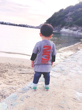 「AIR JORDAN（エアジョーダン）のアイテム（Tシャツ/カットソー、グレー系）」を使った、sasukeさん（キッズ・100cm）の秋コーディネート