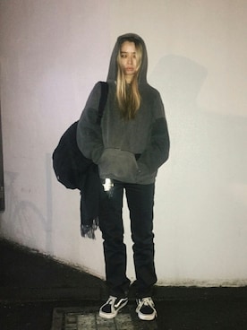 「VINTAGE（ヴィンテージ）のアイテム（パーカー、グレー系）」を使った、Sakuraさん（レディース）の冬コーディネート