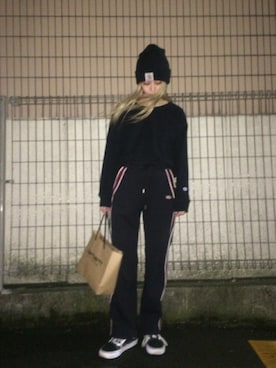 「Carhartt（カーハート）のAcrylic Watch Hat（ニットキャップ/ビーニー、ブラック系）」を使った、Sakuraさん（レディース）の冬コーディネート