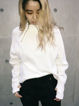 「RNA（アールエヌエー）のM0606 Zipネックサーマルプルオーバー（Tシャツ/カットソー、ホワイト系）」を使った、Sakuraさん（レディース）の冬コーディネート