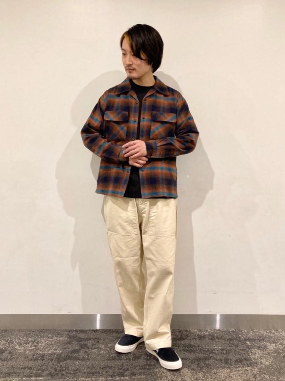 「トレンド、リラックス、ストリート、シューズ、シャツ/ブラウス、Tシャツ/カットソー、ぱんつ、☆イージーパンツ、☆柄シャツ」｜「BIG MACの【別注】＜BIG MAC×green label relaxing＞ ツイル ペインター イージー パンツ（その他パンツ、ホワイト系）」を使った、ihara_tさん（メンズ・172cm）の夏コーディネートの1枚目の写真