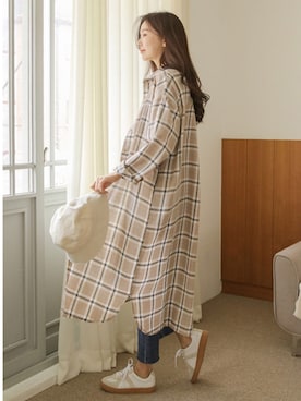 「justone（ジャストワン）のオーバーサイズロングチェックシャツ（シャツ/ブラウス、ベージュ系）」を使った、justoneさんの秋コーディネート