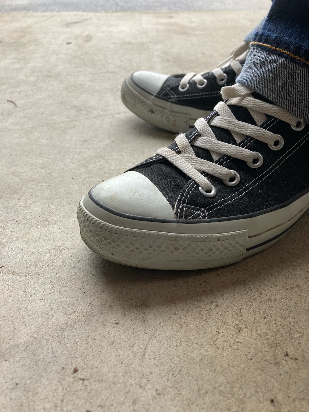 「コンバース、オアスロウ」｜「CONVERSEのCONVERSE コンバース オール スター オックス / ALL STAR OX(BLACK) 32160321（スニーカー、ブラック系）」を使った、はなださん（メンズ・172cm）の春コーディネートの1枚目の写真