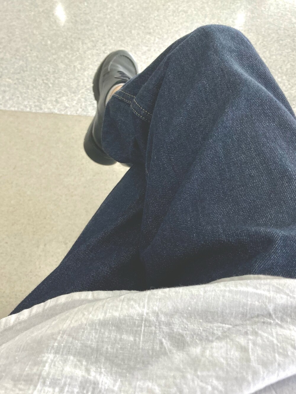 「スリーピングシャツ、UNIQLO、シンプル、デニム、COOLなこのコが仲間入り、ロシア軍、古着、革靴、KLEMAN」｜「KLEMANの【OCEANS WEB掲載】KLEMAN / クレマン FRODA（ドレスシューズ、ブラック系）」を使った、はなださん（メンズ・172cm）の夏コーディネートの1枚目の写真