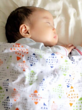 「アイテム（おくるみ）」を使った、adenandanaisさん（キッズ・70cm）の秋コーディネート