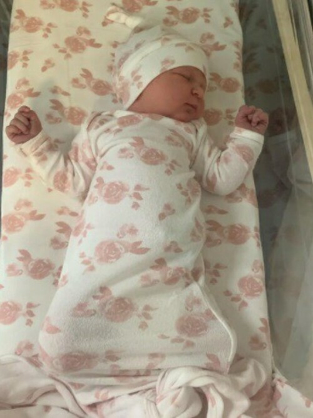 ピンク系のその他ベビー用品を着用したキッズの冬コーディネートの1枚目の写真