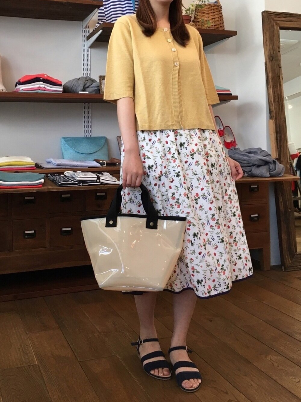 「春コーデ、てんとう虫」｜「Pont de Chalonsのアイテム（カーディガン/ボレロ、イエロー系）」を使った、ポンデシャロン鎌倉さん（レディース・158cm）の春コーディネートの1枚目の写真
