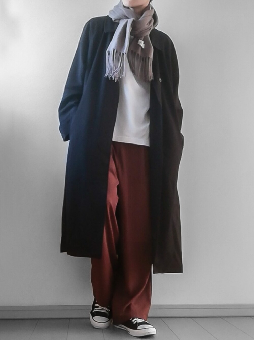 ステンカラーコートを使った「ワインレッド」の人気ファッション